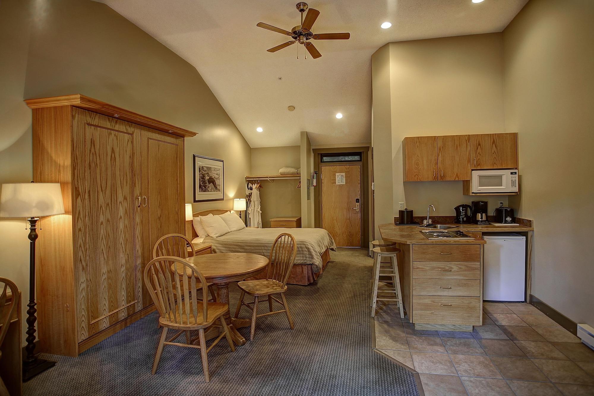Tigh-Na-Mara Seaside Spa Resort Parksville Exterior photo
