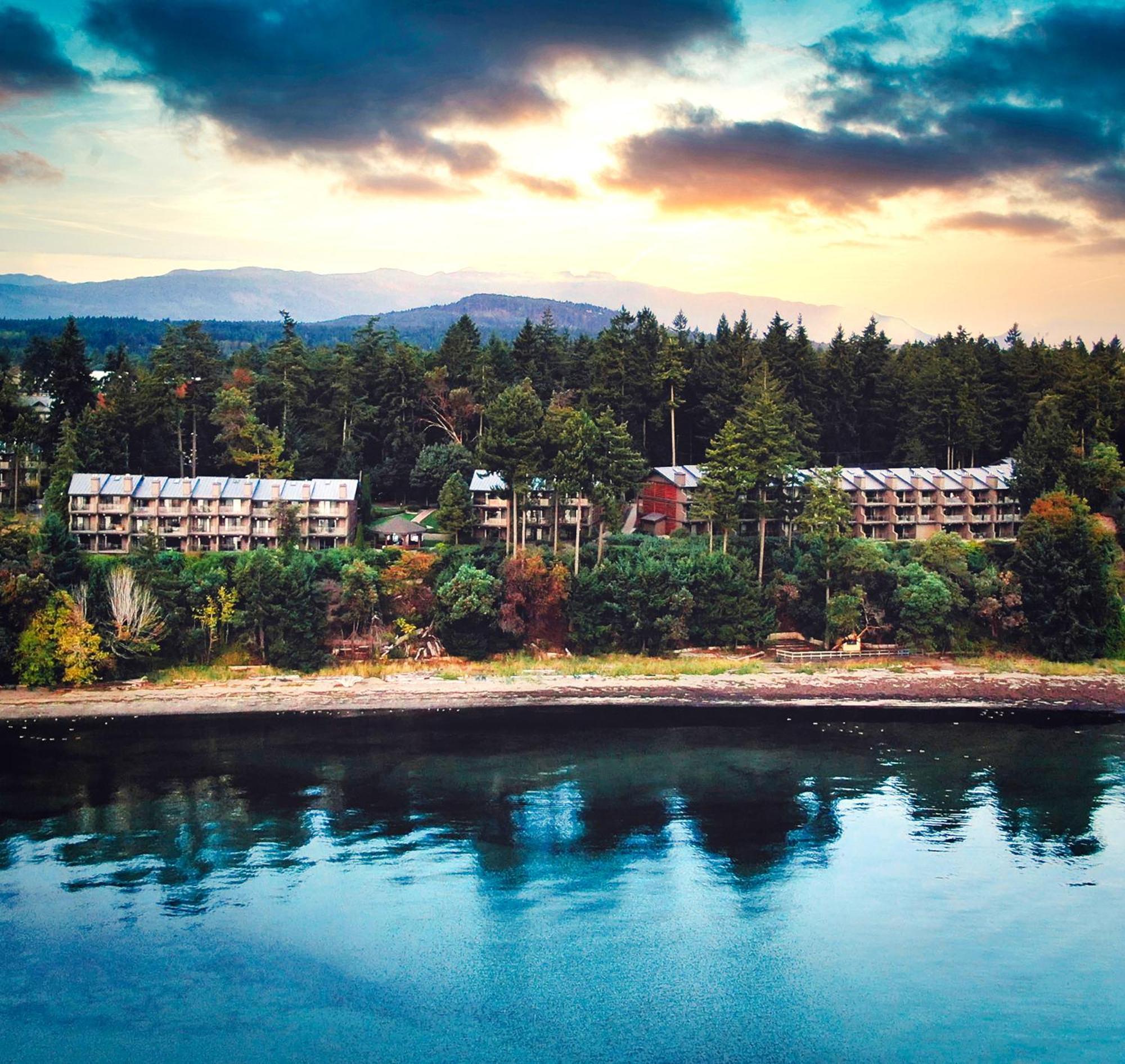 Tigh-Na-Mara Seaside Spa Resort Parksville Exterior photo