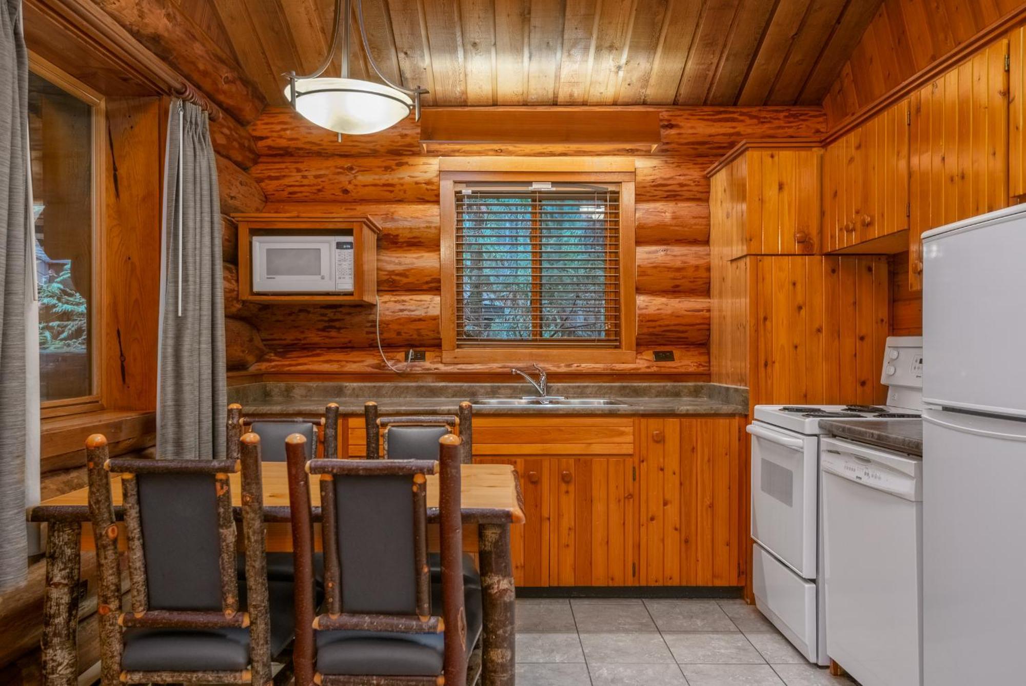 Tigh-Na-Mara Seaside Spa Resort Parksville Exterior photo